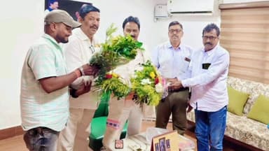 ସୁକିନ୍ଦା: ମନ୍ତ୍ରୀ ପ୍ରଦୀପ ବଳସାମନ୍ତଙ୍କ ଭୁବନେଶ୍ବର ସ୍ଥିତ ବାସଭବନରେ ମନ୍ତ୍ରୀଙ୍କୁ ଭେଟିଲେ ଚଣ୍ଡୀଖୋଲ ଟ୍ରକ୍ ମାଲିକ ସଂଘ କର୍ମକର୍ତ୍ତା