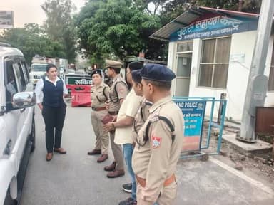 एसपी रेखा यादव ने किया मां पूर्णागिरी मेला क्षेत्र का निरीक्षण, ड्यूटी में तैनात पुलिस बल को दिए आवश्यक दिशा-निर्देश
टन...
