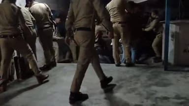 हरिद्वार में दर्दनाक हादसा: तेज रफ्तार कार ने ली स्कूटी सवार की जान, गुस्साई भीड़ का हंगामा!!
हरिद्वार के श्यामपुर इला...