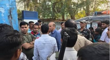 सड़क हादसे में महिला की मौत के बाद सदर अस्पताल में हंगामा, तीन घंटे तक ठप रही ओपीडी सेवा
औरंगाबाद:
जिले में सड़क दुर्घट...