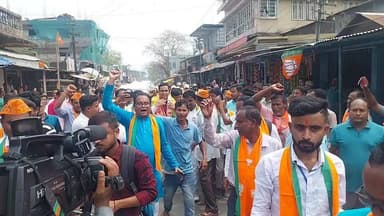 ৬ নং গোলকগঞ্জ বিধানসভা বিজেপি প্রার্থী অশ্বিনী রায় সরকার হয়ে জনসভা রাজ্যের কেবিনেট মন্ত্রী জয়ন্ত মল্ল বড়ুয়া কালোবাজ...