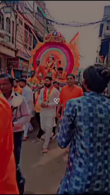 कटनी नगर//-
आज प्रातः काल कमानिया गेट
दक्षिण मुखी हनुमान मंदिर से निकाली
बड़ी ही हर्षोल्लास के साथ गई शोभायात्रा