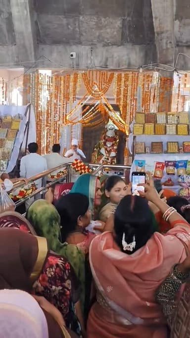 हनुमान जन्मोत्सव आज: मंदिरों में उमड़ी श्रद्धालुओं की भीड़-----=
आज हनुमान जन्मोत्सव के पावन अवसर पर क्षेत्र के सभी हनुम...