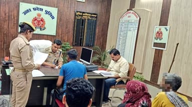 एटा~ अपर पुलिस अधीक्षक एटा द्वारा पुलिस कार्यालय पर आये फरियादियों की समस्याओं को सुनकर उनकी समस्याओं का उचित, गुणवत्ताप...