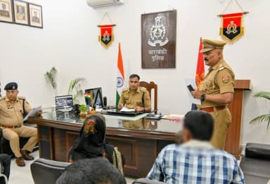 #barabankipolice अधीक्षक श्री अर्पित विजयवर्गीय द्वारा पुलिस कार्यालय में जनसुनवाई के दौरान आमजन की शिकायतों को सुनकर उन...