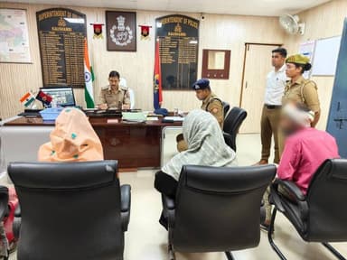 श्री सत्यनारायण प्रजापत पुलिस अधीक्षक कौशाम्बी द्वारा पुलिस कार्यालय में जनसुनवाई की गई। इस दौरान आमजन की शिकायतों/समस्य...
