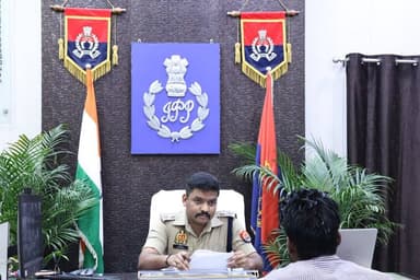 #SP_अमेठी द्वारा पुलिस कार्यालय गौरीगंज में #जनसुनवाई कर कार्यालय में आने वाले फरियादियों की शिकायतों को सुना गया तथा उन...