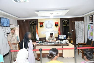 #baghpatpolice
पुलिस अधीक्षक बागपत द्वारा पुलिस कार्यालय में #जनसुनवाई के दौरान आमजन की समस्याएं एवं शिकायतें गम्भीरता स...