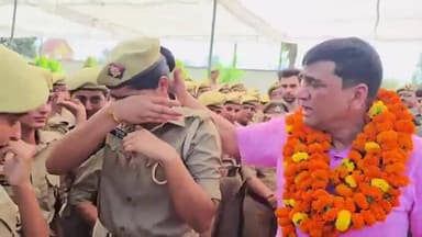 UP: रामपुर के SP विद्यासागर मिश्र का दूसरे जनपद के लिए ट्रांसफर हुआ,, विदाई में न SP आंसू रोक पाए, न पुलिसकर्मी। हर किसी...