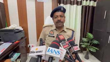 मऊ में बड़ी चोरी: सहादतपुरा (अली बिल्डिंग के पास) दीवार काटकर मोबाइल दुकान से 50 लाख के फोन पार
#मऊ #चोरी #मोबाइलशॉप #क्...