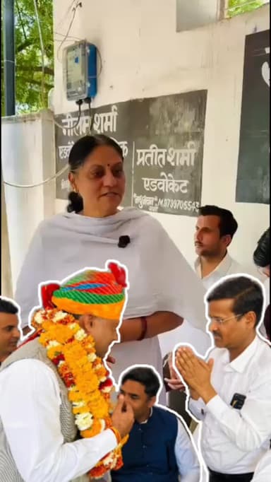 एडवोकेट मोतीसिह जी को मिल रहा हॆ आशीर्वाद