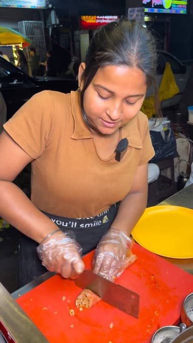 Rice Paper Laphing in Just 50 Rs
#delhifood #streetfood #foodreels #viralreels #eastdelhifood