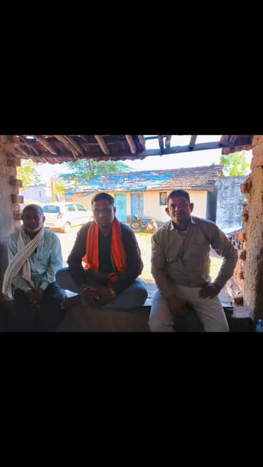 पुनावाडा सरपंच सा. एक समाजिक कार्यक्रम में समाज सेवी दिनेश अहारी की हुई शिष्टाचार मुलाकात।