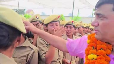 #ऐसी विदाई किस्मतवालों को नसीब होती है!
रामपुर- इस तबादले का कारण क्या है ये तो पता नही मगर पुलिस अफसर के तौर पर विद्या...