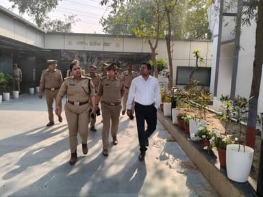 श्री धवल जायसवाल, पुलिस उपायुक्त नगर/ट्रांस-हिण्डन/मुख्यालय द्वारा थाना लिंकरोड का निरीक्षण किया गया। निरीक्षण के दौरान ...