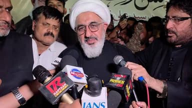 लखनऊ के हुसैनाबाद के एक प्रोग्राम के दौरान