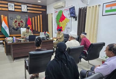 #BijnorPolice
पुलिस अधीक्षक द्वारा पुलिस कार्यालय में जनसुनवाई की गई। इस दौरान प्राप्त प्रार्थना पत्रों/शिकायतों का गंभी...