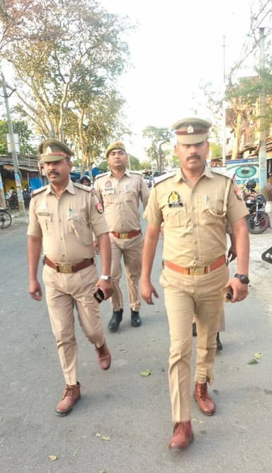 #MaharajganjPolice
#SP_Mrj के निर्देशन में जनपद में शांति एवं कानून व्यवस्था सुदृढ़ बनाए रखने हेतु #थानाध्यक्ष_घुघली द्व...