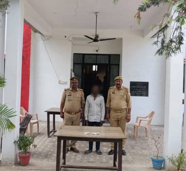 #amethipolice “नशा मुक्त अमेठी अभियान” के अन्तर्गत थाना शिवरतनगंज पुलिस द्वारा 30 ग्राम स्मैक के साथ 01 अभियुक्त गिरफ्ता...