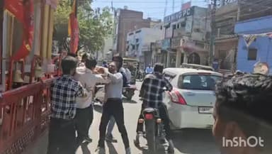 रूड़की: दुर्गा चौक के पास दो बाइकों की टक्कर के बाद दो पक्षों के बीच जमकर हुई मारपीट, वीडियो सोशल मीडिया पर हुआ वायरल