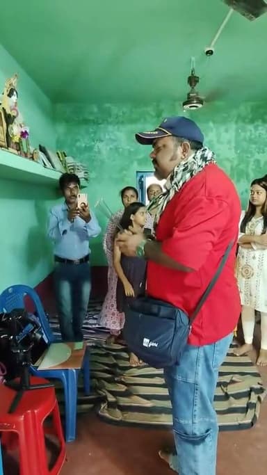 নতুন সূর্যের আলো ফোটার আগে যেমন রক্তিম আভা দেখা যায়, তেমনি এক সংগ্রামী মেয়ের গল্প শুরু হওয়ার আগে তার শুভ উদ্বোধন হয়ে...