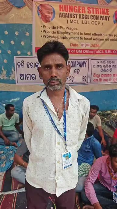 ଝାରସୁଗୁଡା: MCL GM ଅଫିସ୍ ସମ୍ମୁଖରେ ଶ୍ରମିକଙ୍କ ଆମରଣ ଅନଶନ, ଦ୍ୱିତୀୟ ଦିନରେ ଜଣେ ଅସୁସ୍ଥ ହସପିଟାଲରେ ଭର୍ତ୍ତି