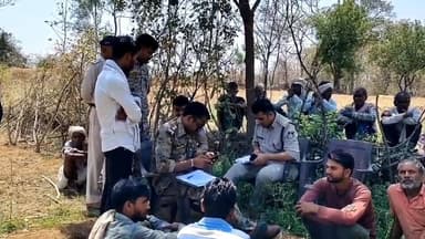 #बड़ी_खबर | इंसानियत शर्मसार
ईशानगर थाना क्षेत्र के पनोठा गांव के रगुनिया पुरवा से एक दिल दहला देने वाली घटना सामने आई ह...