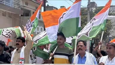 बरौली: बरौली बाजार में कांग्रेस कार्यकर्ताओं ने गैस सिलेंडर की किल्लत को लेकर निकाला विरोध मार्च, पीएम का पुतला फूंका