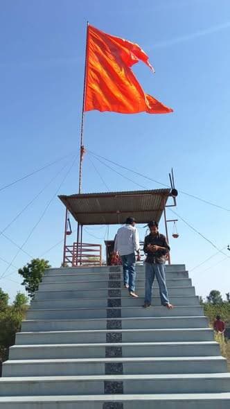 हनुमान जन्मोत्सव पर 15 बाई 15 का ध्वज फहराया लगाया खीर का भोग।
भीलवाड़ा : रतन लाल आचार्य
पुर कुम्हारिया खेड़ा स्थित संकट ...