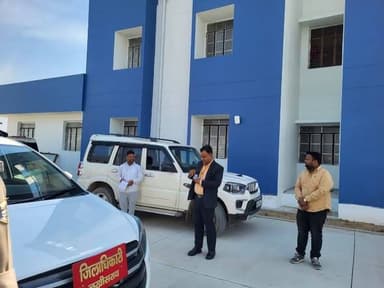 डीएम ने शिवसोना स्थित निर्माणाधीन कन्या आवासीय विद्यालय का किया निरीक्षण
लखीसराय। जिला पदाधिकारी मिथिलेश मिश्र ने शिवसोन...