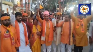 लखीसराय। विश्व हिंदू परिषद बजरंग दल के द्वारा हनुमान जयंती के मौके पर निकाली गई शोभायात्रा।