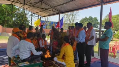 महागामा: डॉक्टर प्रवीर हाजरा के कर कमलों द्वारा हवन के साथ डीएवी पब्लिक स्कूल पोड़ैयाहाट का उद्घाटन संपन्न