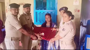 सनहौला: घोघा थाना पुलिस टीम ने भागलपुर जिला टॉपर अंशु प्रिया को आवास पर मिठाई खिलाकर दी शुभकामनाएं