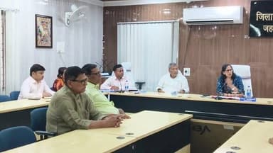 जर्जर हालत में स्वामी सहजानन्द सरस्वती संग्रहालय, नए भवन निर्माण पर मंथन
जहानाबाद :
समाहरणालय स्थित सभा कक्ष में गुरुवार...