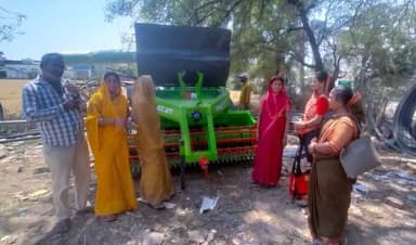 सफलता की कहानी
..
स्ट्रॉ रीपर से बदली तस्वीर: स्व सहायता समूह बना आत्मनिर्भर, नरवाई प्रबंधन से बढ़ी आय और बचा पर्यावरण
....