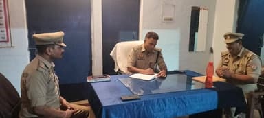 क्षेत्राधिकारी कुलपहाड़ श्री रविकान्त गोंड द्वारा धवर्रा चौकी, थाना अजनर का आकस्मिक निरीक्षण कर सुरक्षा व्यवस्था, अभिलेख...