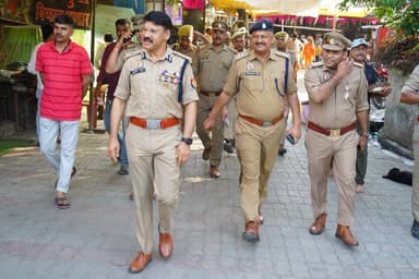 दिनांक 02.04.2026 को हनुमान जयंती के अवसर पर पुलिस आयुक्त, कानपुर नगर श्री रघुबीर लाल द्वारा मय पुलिस बल के पनकी स्थित प...