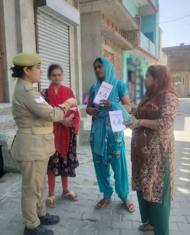 #SSP @moradabadpolice के निर्देशन में थाना- मझोला पुलिस द्वारा #MissionShakti5 अभियान फेज-5 के तहत थाना क्षेत्रा0 भ्रमणश...