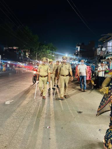 जनपद में कानून व्यवस्था के दृष्टिगत #SP_SBR के निर्देशन में सुरक्षा व्यवस्था बनाए रखने हेतु समस्त थाना/चौकी प्रभारी द्वा...