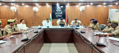 #ASP_Shravasti श्री मुकेश चंद्र उत्तम ने जनपद के समस्त #CO's,थाना/चौकी/शाखा प्रभारी के साथ वर्चुअल/विजुअल माध्यम से गोष्...