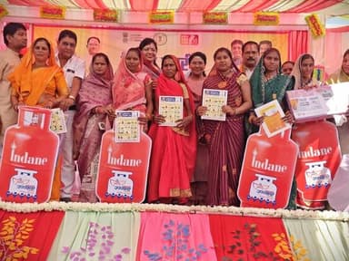 जनसमस्या निवारण शिविर अरमरीकला : शासन की विभिन्न जनकल्याणकारी योजनाओं से हितग्राहियों को किया गया लाभान्वित। इस दौरान व...