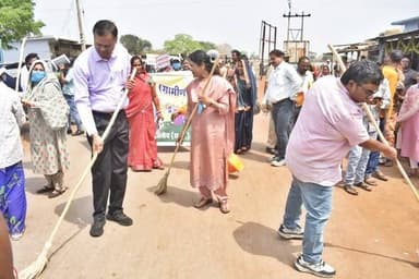 स्वच्छ भारत मिशन : जिले के गुरूर विकासखंड के ग्राम अरमरीकला में आज स्वच्छता कार्यक्रम का आयोजन हुआ।
संभागायुक्त श्री सत...