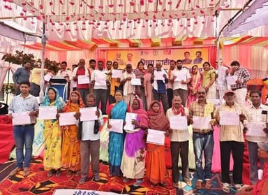 बालोद जिले के ग्राम अरमरीकला में आज जिला प्रशासन बालोद द्वारा राजस्व पखवाड़ा का शुभारंभ किया गया।
इस दौरान स्वामित्व यो...