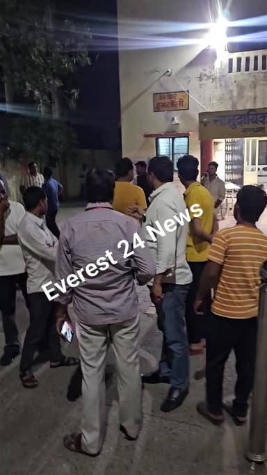 सरधना के नानू गांव में सरसो की श्रेसिंग करते समय एक किशोर मशीन की चपेट में आ गया। हादसे में किशोर के दर्दनाक मौत हो गई।
...