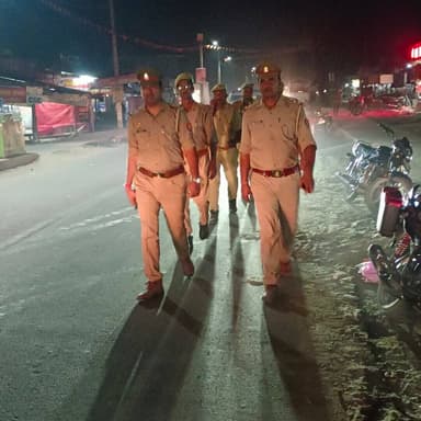 #MaharajganjPolice
#SP_Mrj के निर्देशन में जनपद में शांति एवं कानून व्यवस्था सुदृढ़ बनाए रखने हेतु थाना #सिंदुरिया पुलि...