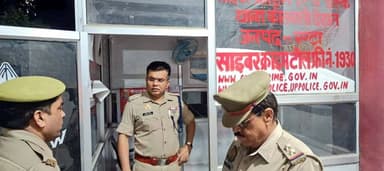 एटा - अपर पुलिस अधीक्षक एटा श्री श्वेताभ पाण्डेय द्वारा थाना कोतवाली देहात का किया गया औचक निरीक्षण तथा संबंधित को दिए आ...