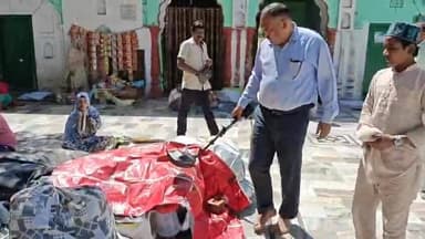 पिरान कलियर दरगाह व रुड़की बस अड्डे पहुंची बीडीएस व डॉग स्क्वायड की टीमें
#indiakhabar9
#roorkee_breaking
#policeprash...