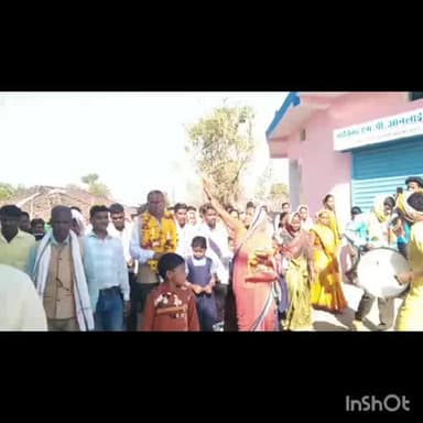 बिछिया : शिक्षक के विदाई पर; गांव वालों ने ढोल नगाड़ों की थाप पर रैली निकाल कर दी भावभीनी विदाई!...
#स्कूल विद्यालयकार्य