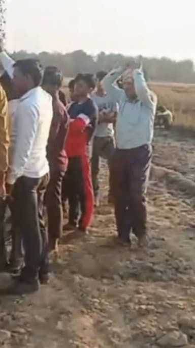 कंबाइन की चिंगारी बनी कहर, 70 बीघा गेहूं राख—21 किसान परिवारों पर टूटा संकट
बस्ती जिले के नगर थाना क्षेत्र अंतर्गत बढ़न...