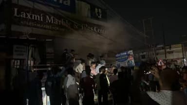 मेमको मोड़ स्थित लक्ष्मी टाइल्स एंड मार्बल्स में भीषण आग